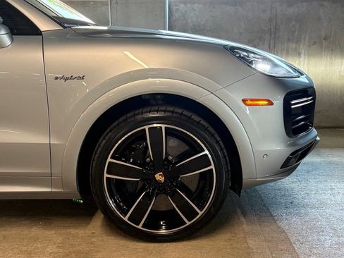 Used 2023 Porsche Cayenne Turbo S AWD/4WD image 11
