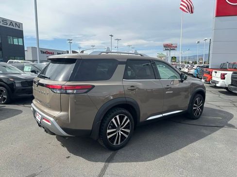 Used 2023 Nissan Pathfinder Platinum AWD/4WD image 12
