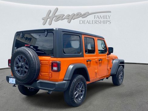 Used 2025 Jeep Wrangler Unlimited Sport AWD/4WD image 3