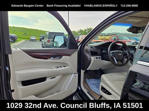 Used 2016 Cadillac Escalade ESV Luxury AWD/4WD image 11
