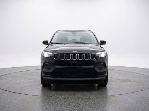 Used 2025 Jeep Compass Latitude image 2