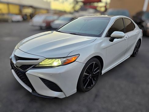 Used 2018 Toyota Camry XSE image 1