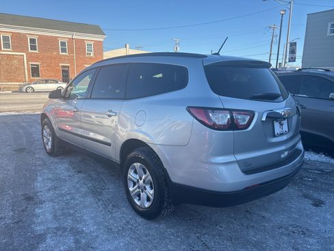 Used 2014 Chevrolet Traverse LS image 2