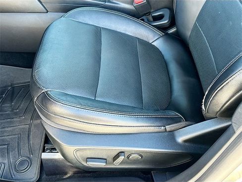 Used 2020 Ford Escape Titanium image 19