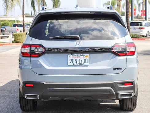 Used 2025 Honda Pilot Sport image 6