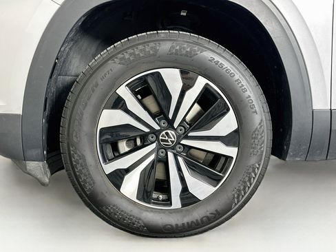 Used 2024 Volkswagen Atlas SE AWD/4WD image 11