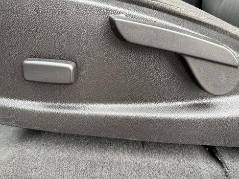 Used 2020 GMC Canyon SLE w/ Driver Alert Package image 13