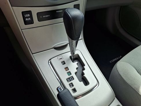 Used 2013 Toyota Corolla LE FWD image 14