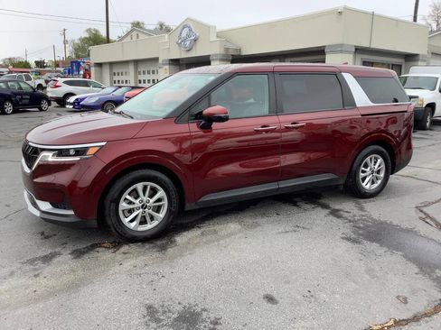 Used 2024 Kia Carnival LX image 1