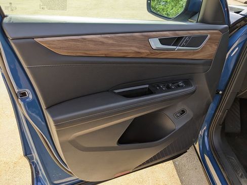 Certified 2026 Volkswagen Atlas SE image 9