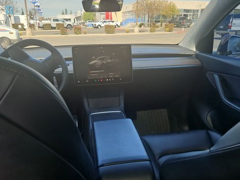Used 2022 Tesla Model Y Performance image 10