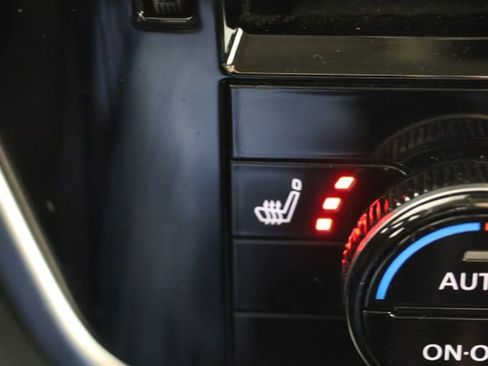 Used 2022 Nissan Rogue Platinum w/ Head-Up Display Package image 16