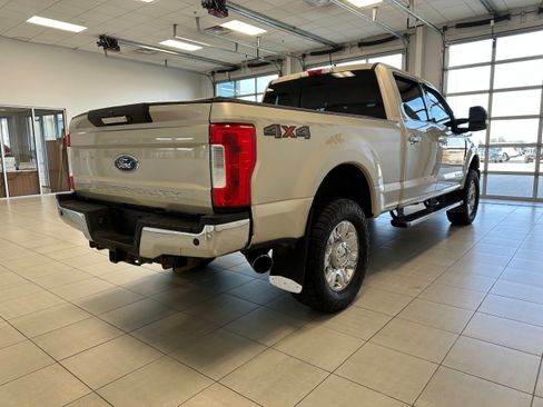 Used 2017 Ford F250 Lariat w/ Chrome Package image 5