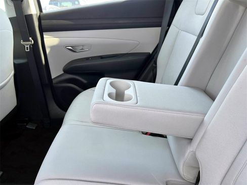 Certified 2025 Hyundai Tucson SE image 13