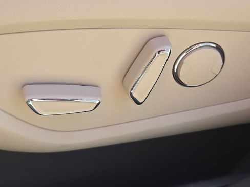 Used 2018 Lincoln MKX Reserve FWD image 17