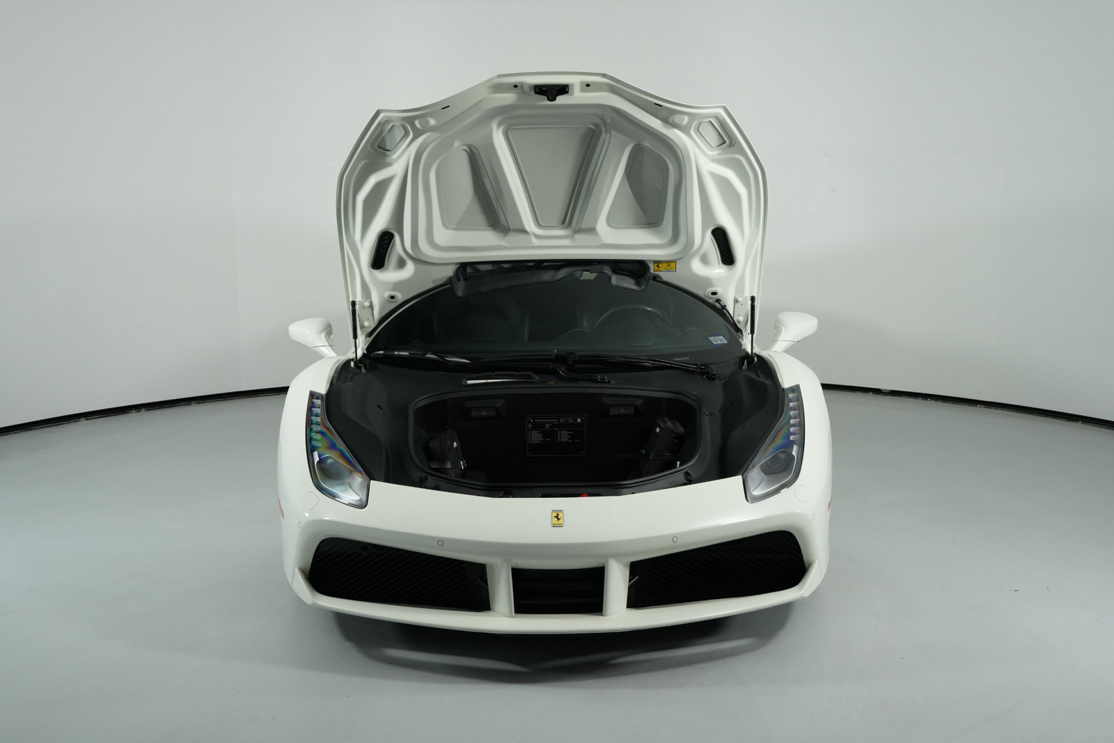 Used 2019 Ferrari 488 Spider RWD image 3