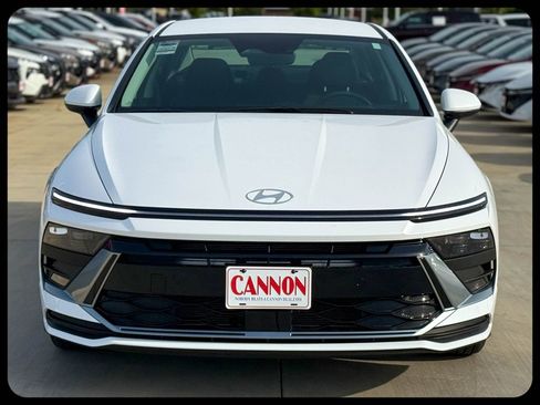 Used 2025 Hyundai Sonata SE FWD image 4