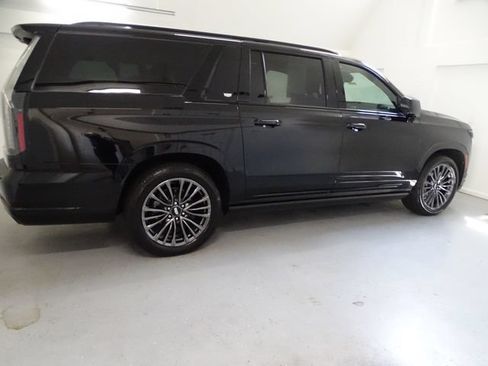Used 2025 Cadillac Escalade ESV Sport Platinum AWD/4WD image 26
