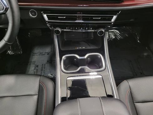 Used 2025 Chevrolet Traverse Z71 AWD/4WD image 16