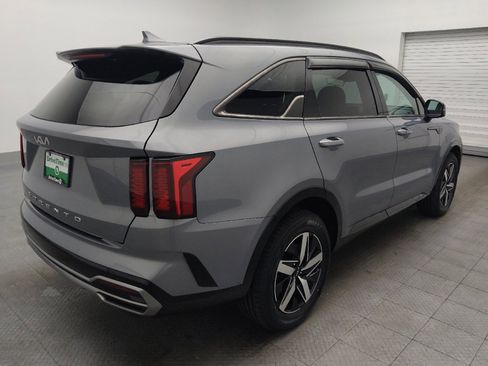 Used 2022 Kia Sorento EX w/ Panoramic Sunroof Package image 9