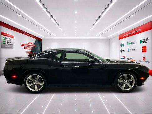 Used 2018 Dodge Challenger R/T RWD image 8