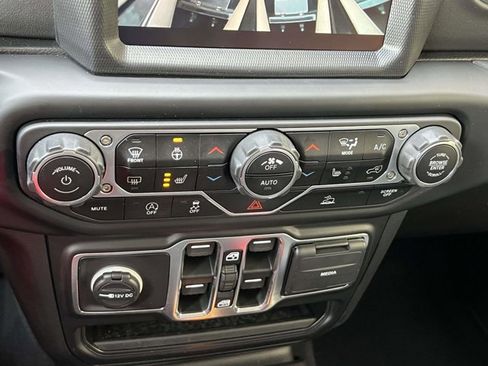 Used 2023 Jeep Wrangler Sahara w/ Cold Weather Group image 29