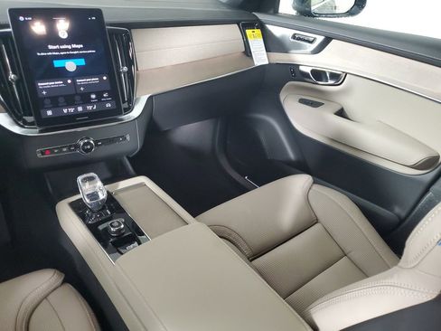 New 2026 Volvo XC90 T8 Ultra w/ Protection Package Premier AWD/4WD image 18