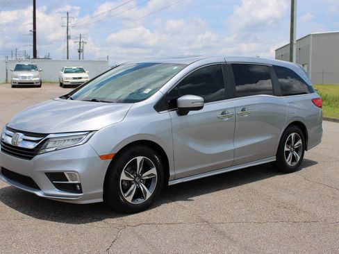 Used 2018 Honda Odyssey Touring image 2
