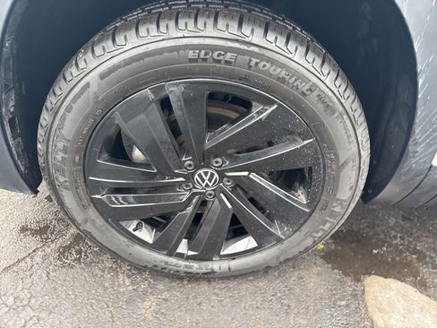 Used 2022 Volkswagen Atlas Cross Sport SE image 44