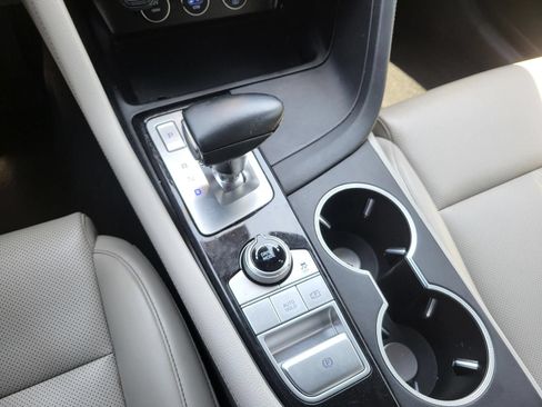 Used 2022 Genesis G70 2.0T RWD image 26