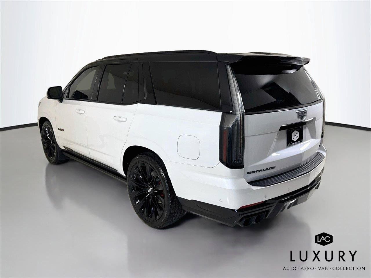 Used 2025 Cadillac Escalade V w/ LPO, ONYX Package AWD/4WD image 7
