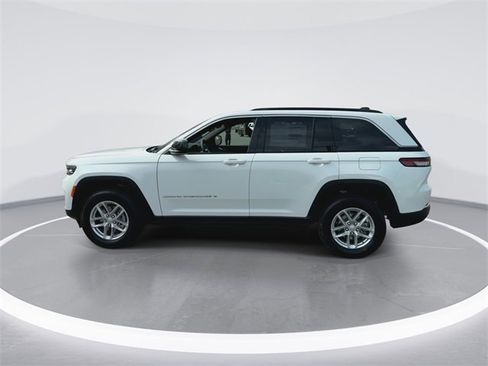 New 2026 Jeep Grand Cherokee Laredo image 5