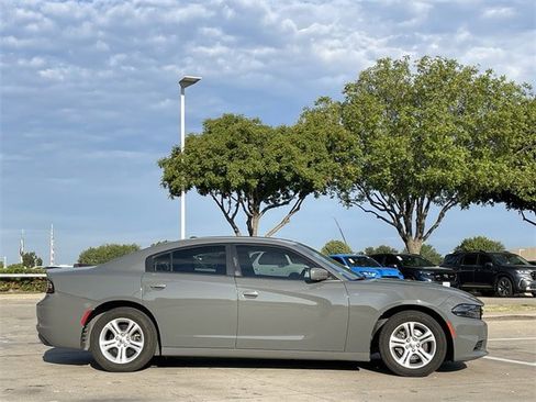 Used 2019 Dodge Charger SXT image 3