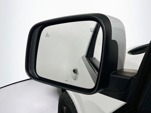 Used 2022 Jeep Grand Cherokee Laredo X RWD image 16