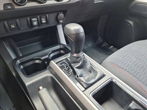 Used 2018 Toyota Tacoma SR5 RWD image 12