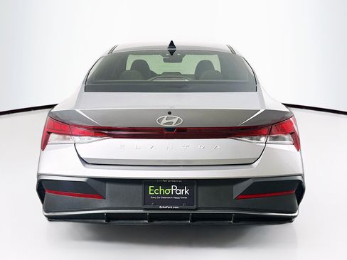 Used 2025 Hyundai Elantra SE FWD image 7