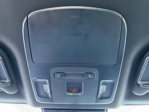 Used 2025 Toyota Camry SE image 17