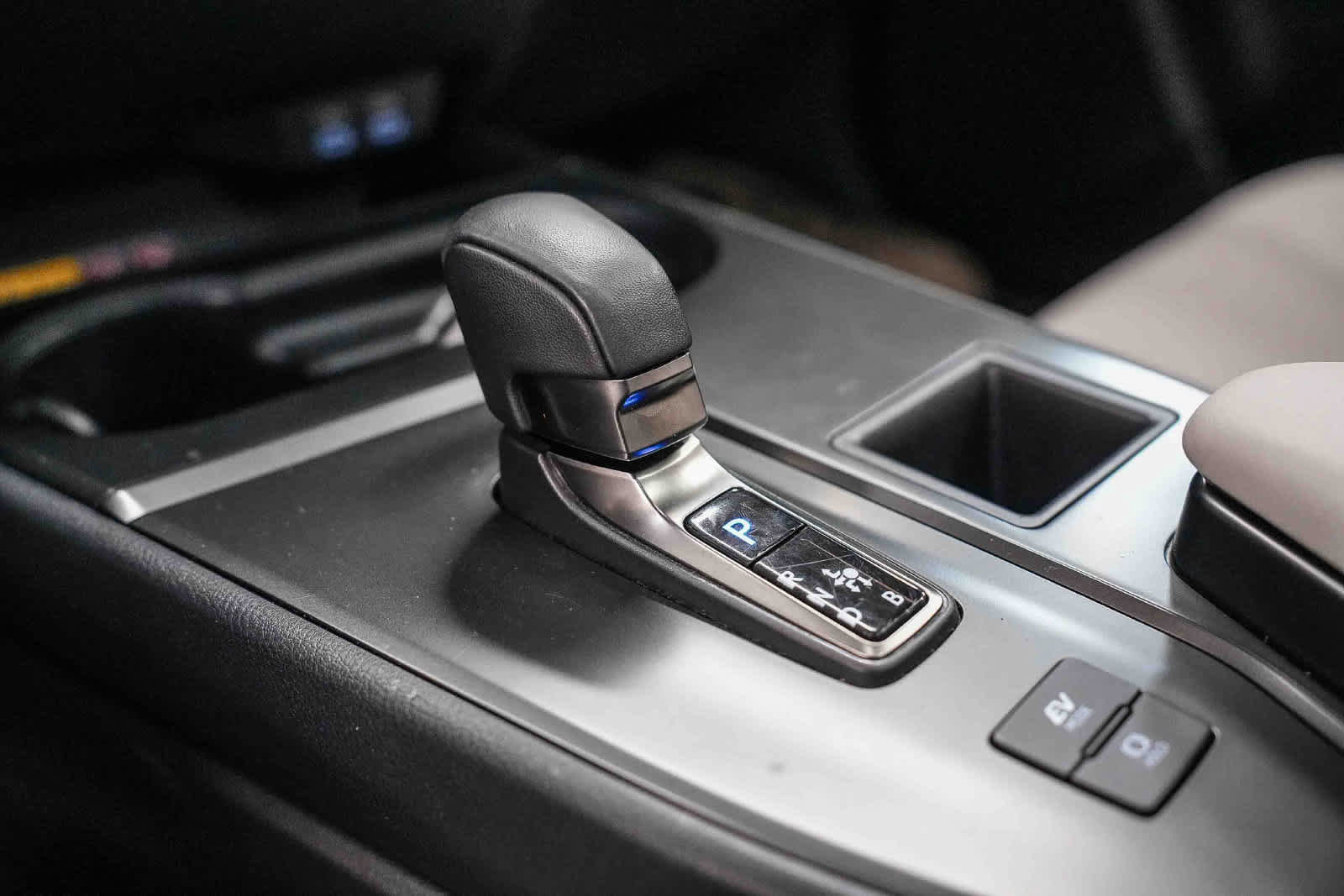 Certified 2025 Lexus UX 300h FWD w/ Accessory Package (Z2) image 19