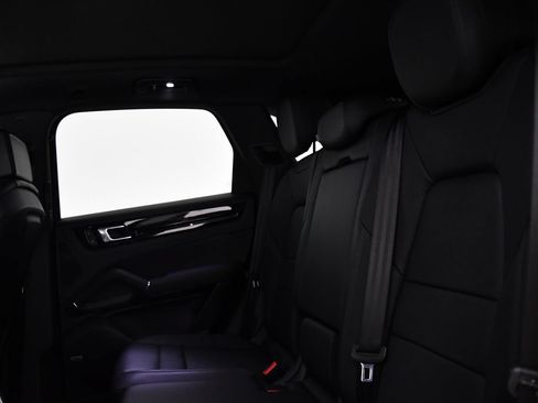 Used 2023 Porsche Cayenne AWD/4WD image 21