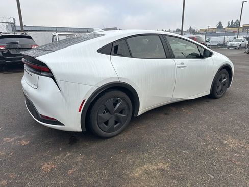 Used 2025 Toyota Prius LE image 6