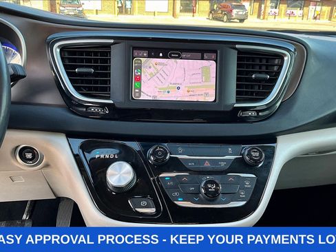 Used 2022 Chrysler Voyager LX FWD image 19