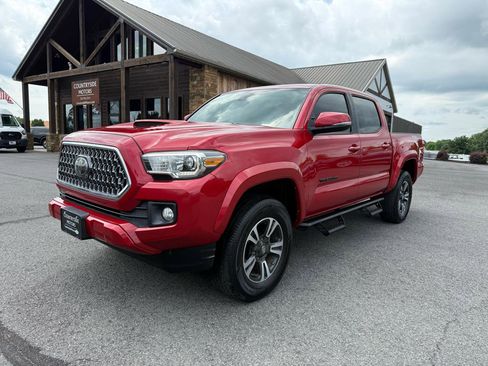 Used 2019 Toyota Tacoma TRD Sport w/ Technology Package RWD image 2