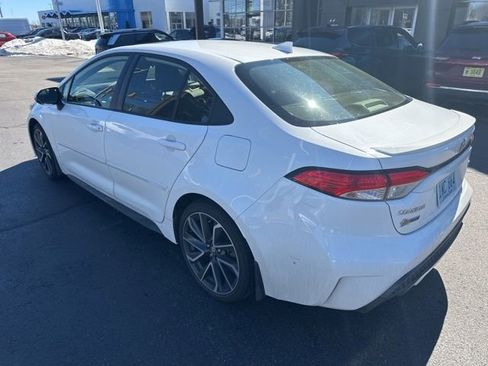 Used 2022 Toyota Corolla SE w/ SE Premium Package image 2