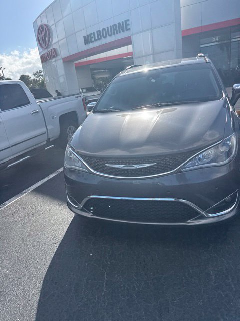 Used 2017 Chrysler Pacifica Limited FWD image 2