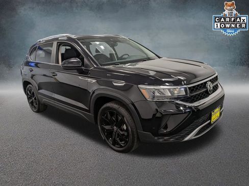 Used 2022 Volkswagen Taos SE w/ Panoramic Sunroof Package image 3