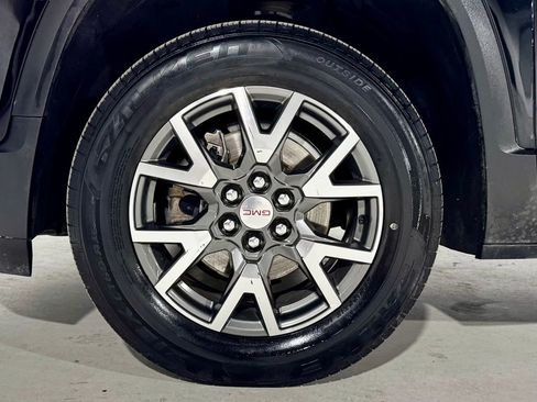 Used 2022 GMC Acadia SLE image 30