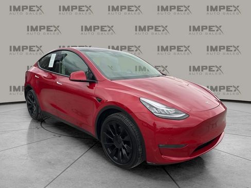 Used 2022 Tesla Model Y Long Range image 7