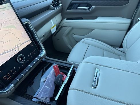 New 2026 GMC Yukon Denali w/ LPO, Floor Liner Package AWD/4WD image 23