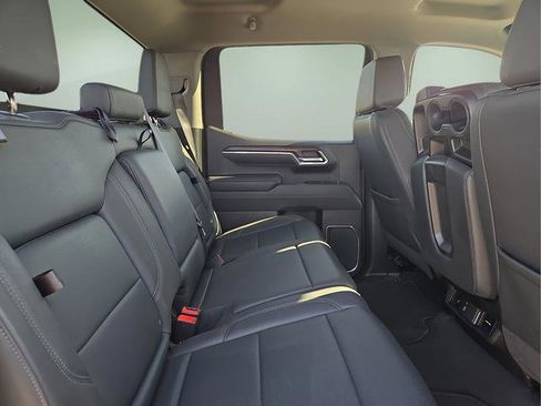 Used 2025 GMC Sierra 1500 SLT AWD/4WD image 14