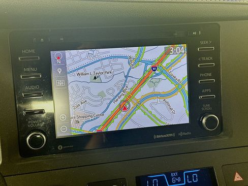 Used 2020 Toyota Sienna XLE Premium FWD image 21